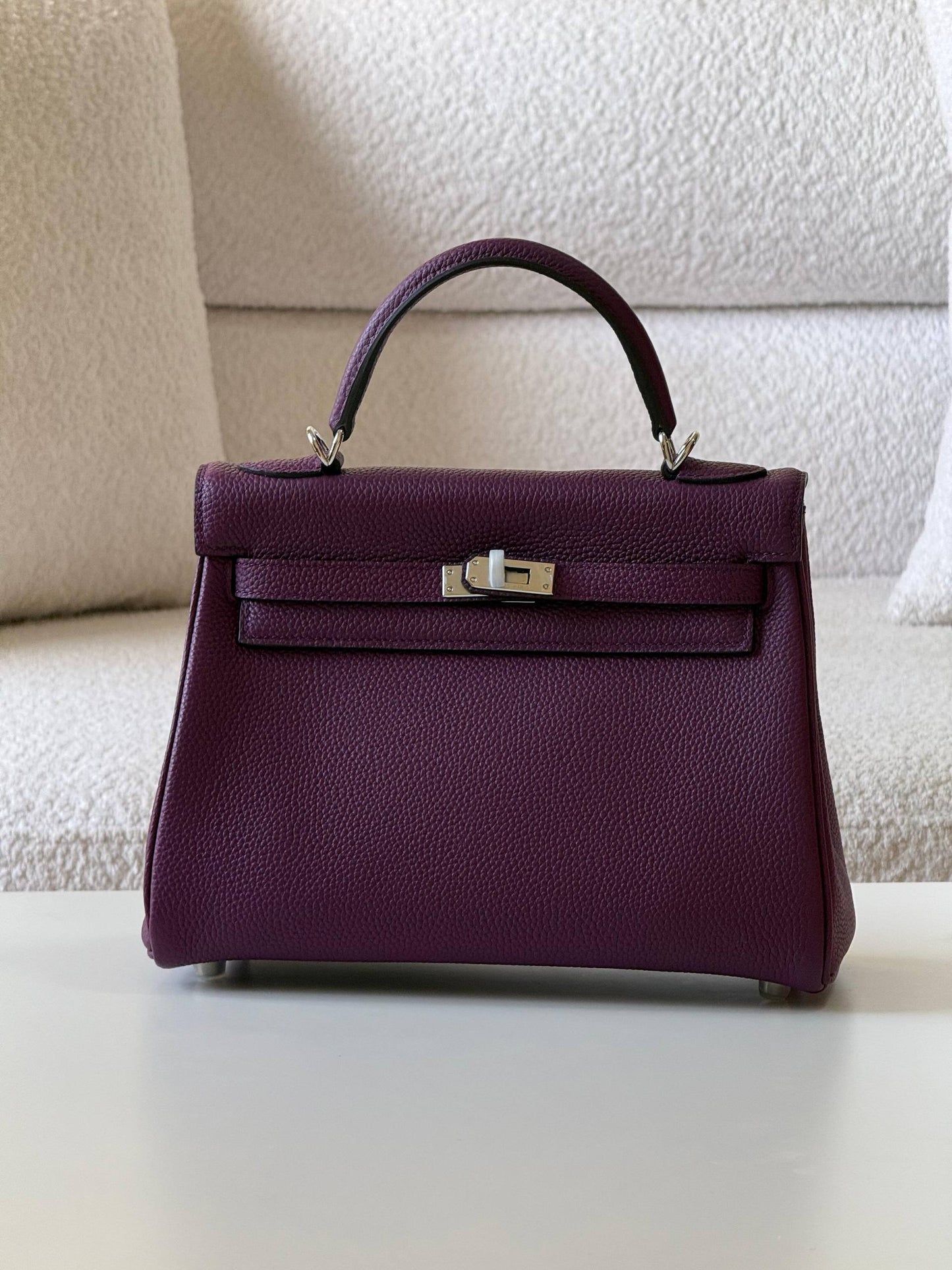Hermes

kelly 25cm💕

master quality😍with box❤️
🎁🎁🎁

400 dhs❤️💚❤️

Zain52
♥️♥️♥️
