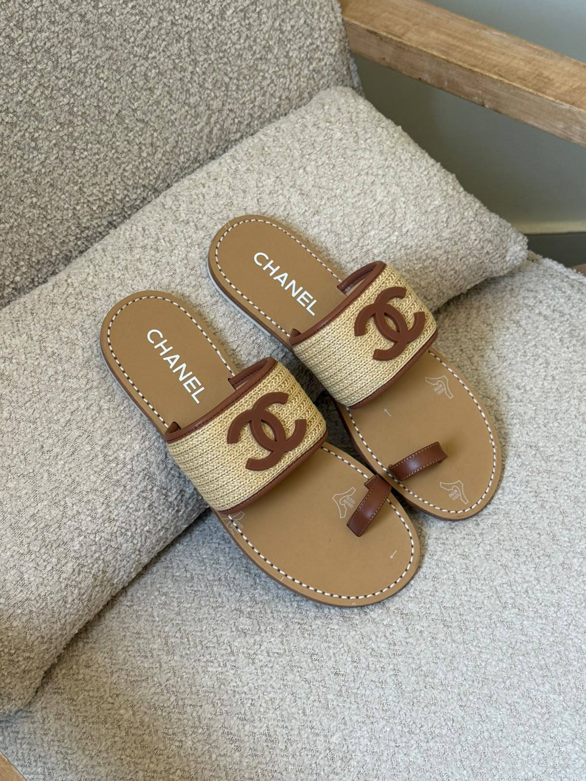 𝐀𝐯𝐚𝐢𝐥𝐚𝐛𝐥𝐞 𝐍𝐨𝐰

Chanel

𝐒𝐢𝐳𝐞𝐬: 𝟑𝟔 — 𝟒𝟏
500 dhs🇦🇪🇦🇪🇦🇪

Zain298
♥️♥️♥️