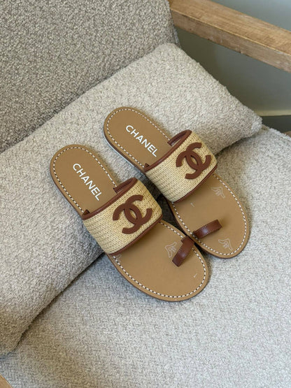 𝐀𝐯𝐚𝐢𝐥𝐚𝐛𝐥𝐞 𝐍𝐨𝐰

Chanel

𝐒𝐢𝐳𝐞𝐬: 𝟑𝟔 — 𝟒𝟏
500 dhs🇦🇪🇦🇪🇦🇪

Zain298
♥️♥️♥️