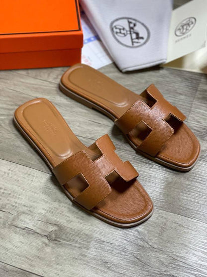 Hermes
High quality 
size 36-42 
95 dhs🪙🌨️

Zain132
♥️♥️♥️