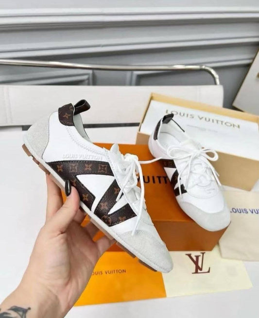 LV
280 dhs✅
*SIZE  36   TO   41*

Zain224
♥️♥️♥️
