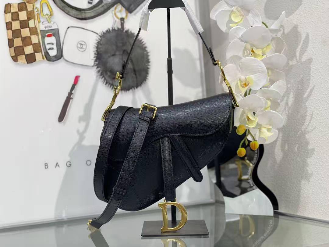 Dior 
Master
300 dhs🪙🌨️
#with box🥳❤️

Zain228
♥️♥️♥️