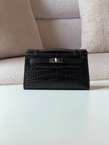 Hermes pochette 21cm💥Master quality ✅with box📦
610 dhs💓

Zain52
♥️♥️♥️
