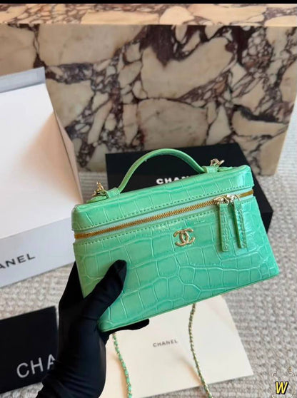 CHANEL

Calfskin Crocodile Vanity Case
Master quality

16 cm 

with double box

190 DHS🇦🇪🇦🇪🇦🇪

Zain95
♥️♥️♥️