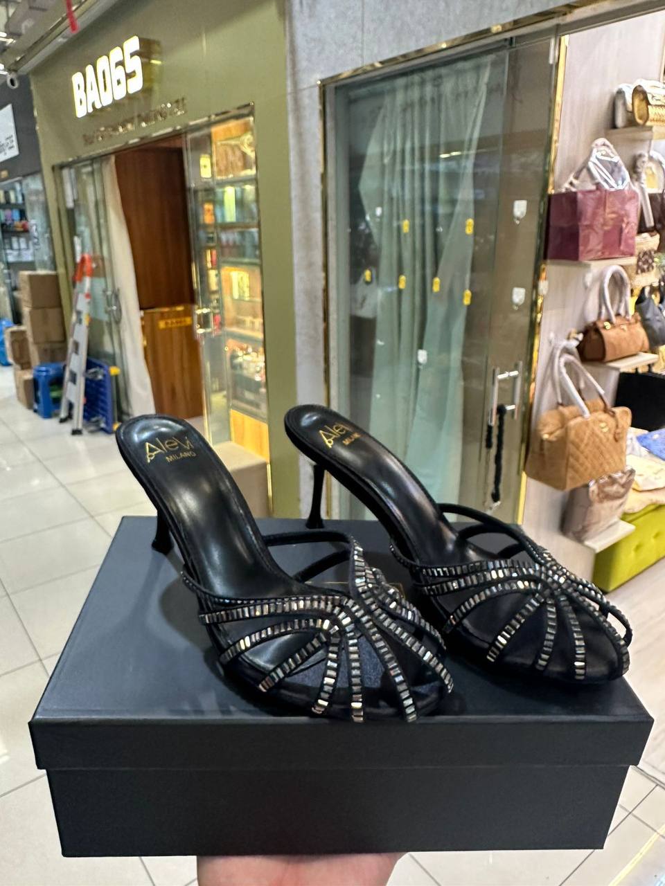 Alevi Milano 
Size 36 to 41 
120 dhs✅

Zain146
♥️♥️♥️