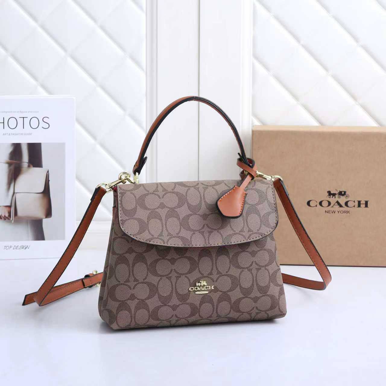 Coach 
Best quality 

with box’s 
🎁🎁🎁

110 dhs✅
size 22 cm

Zain290
♥️♥️♥️