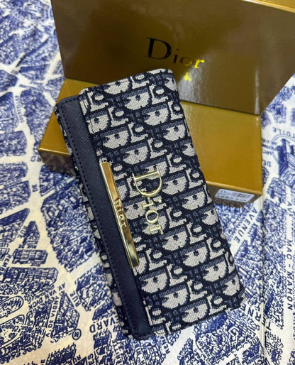 Wallets

With box
🎁🎁🎁

30 dhs🪙💚

Zain93
 ♥️♥️♥️