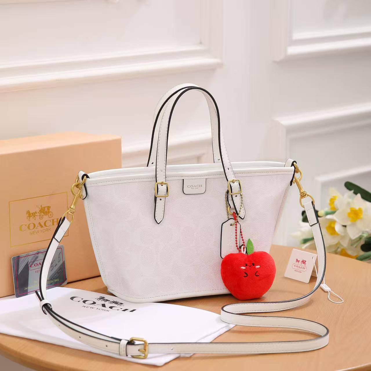 Coach
Best quality

With box’s
🎁🎁🎁

95 dhs🇦🇪
size 21cm

Zain158
♥️♥️♥️