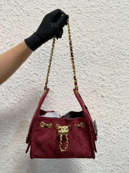 Chanel 
25bag mini 
Size:20×22cm
120 dhs💓

Zain114
♥️♥️♥️