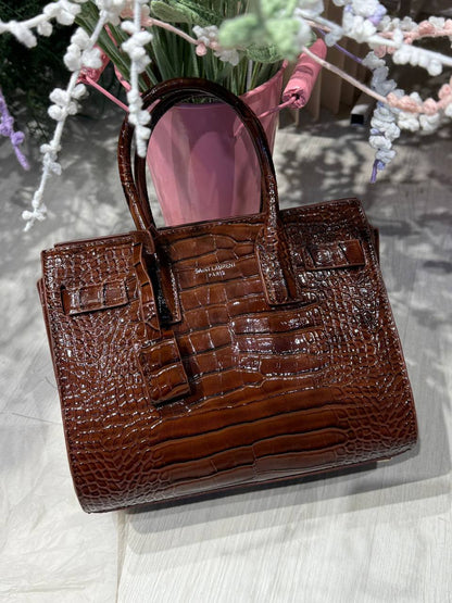 YSL 
26*12*20cm 
110 dhs🪙💚

Zain44
♥️♥️♥️