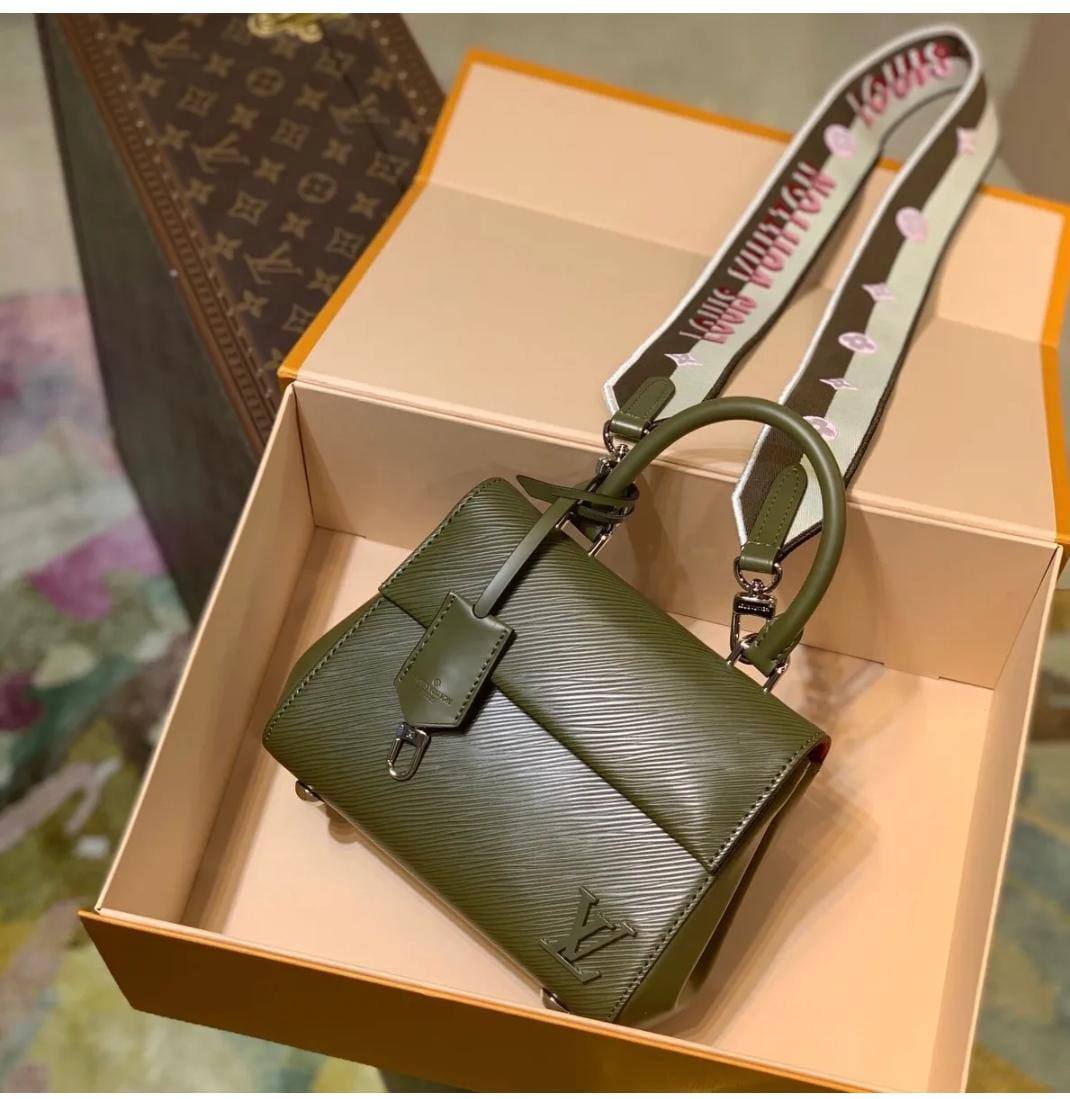 lV 
good quality 
110 dhs🪙💕

Zain200
♥️♥️♥️