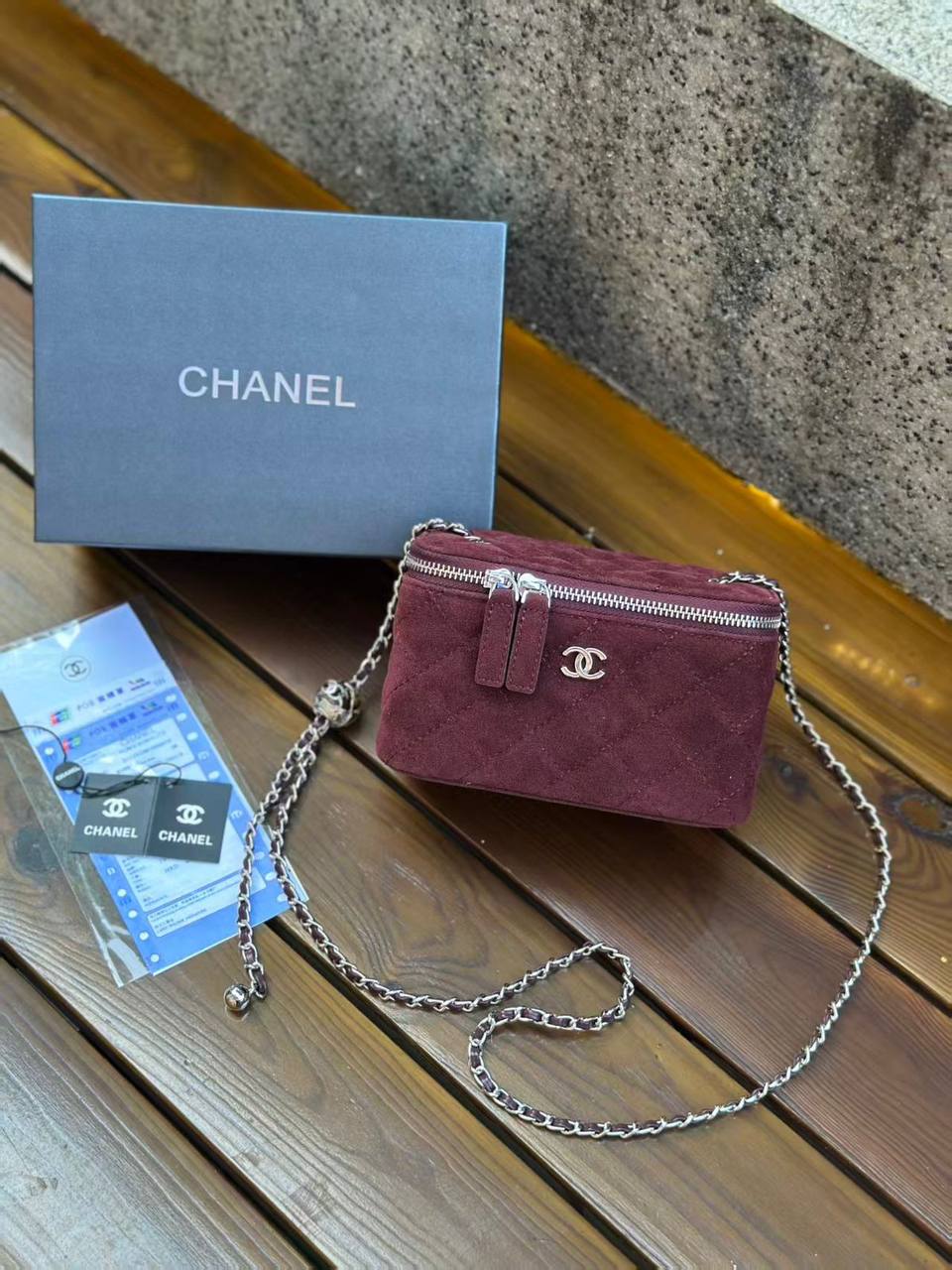 Chanel
good quality
withbox 
🎁🎁🎁

100 dhs🪙🖤

Zain143
♥️♥️♥️