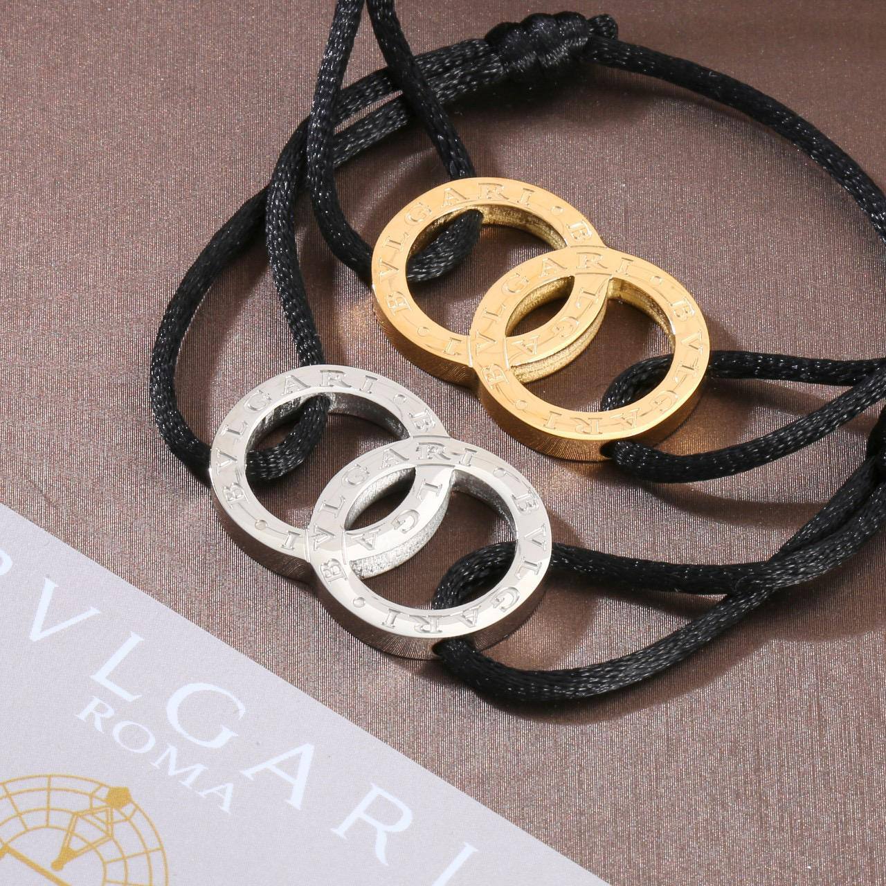 Rope Bracelet Bvlgari
40 dhs🪙💚

With BOX And Paper Bag
🎁🎁🎁

Zain89

Zain89
♥️♥️♥️