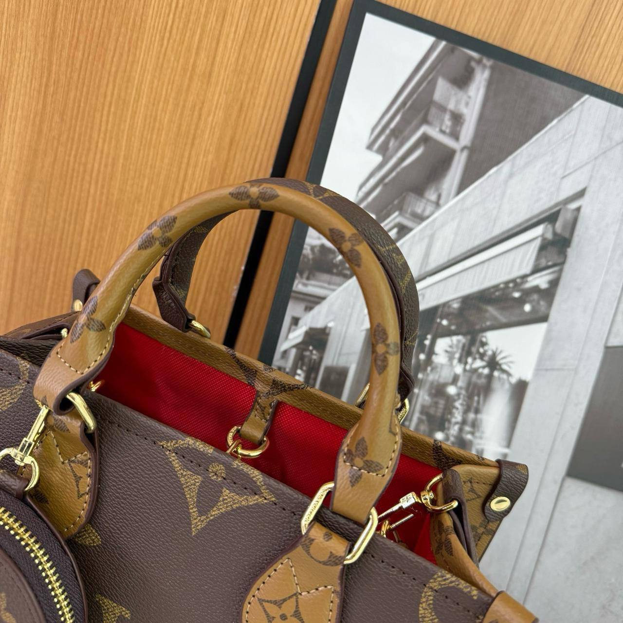 LV
25*20*11cm

80 dhs🪙🖤

Zain17
♥️♥️♥️