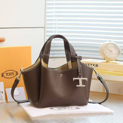 Toda T Timeless 
Mini Tote Bag

110 dhs✅ 

with box🎁🎁🎁

Zain254
♥️♥️♥️