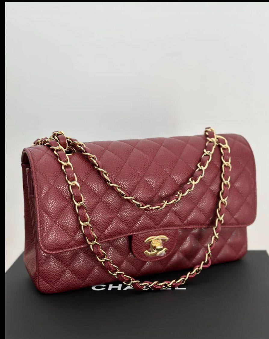 Chanel
good quality, 

comes with box, 
🎁🎁🎁

size...25 *16 cm 
110 dhs💓

Zain12
♥️♥️♥️