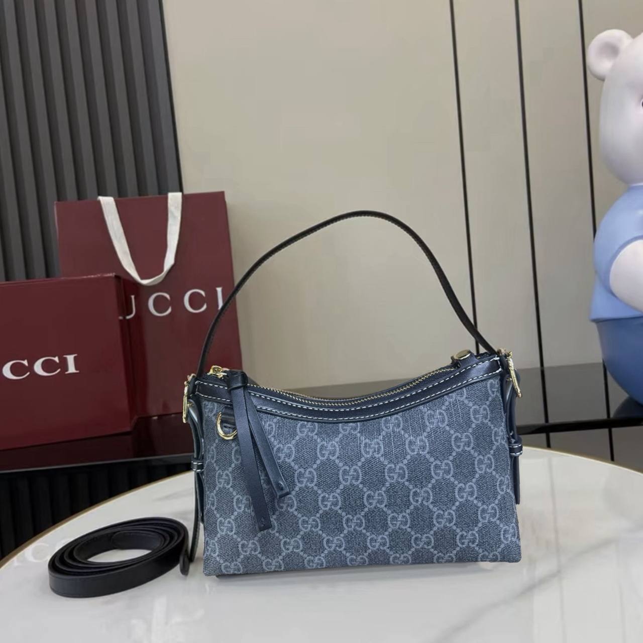 Gucci
90 dhs💓
with box

Zain38
♥️♥️♥️
