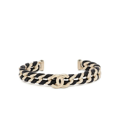 Chanel Bangle* 🪅
Master quality 

55 dhs❣️
normal box 📦

Zain48
♥️♥️♥️