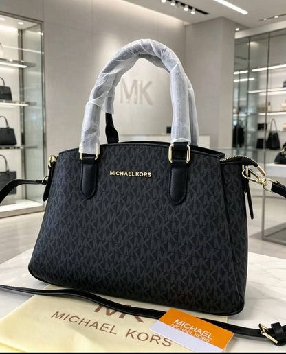 MK
110 dhs🇦🇪🇦🇪
Size:30*11*23

Zain07
♥️♥️♥️