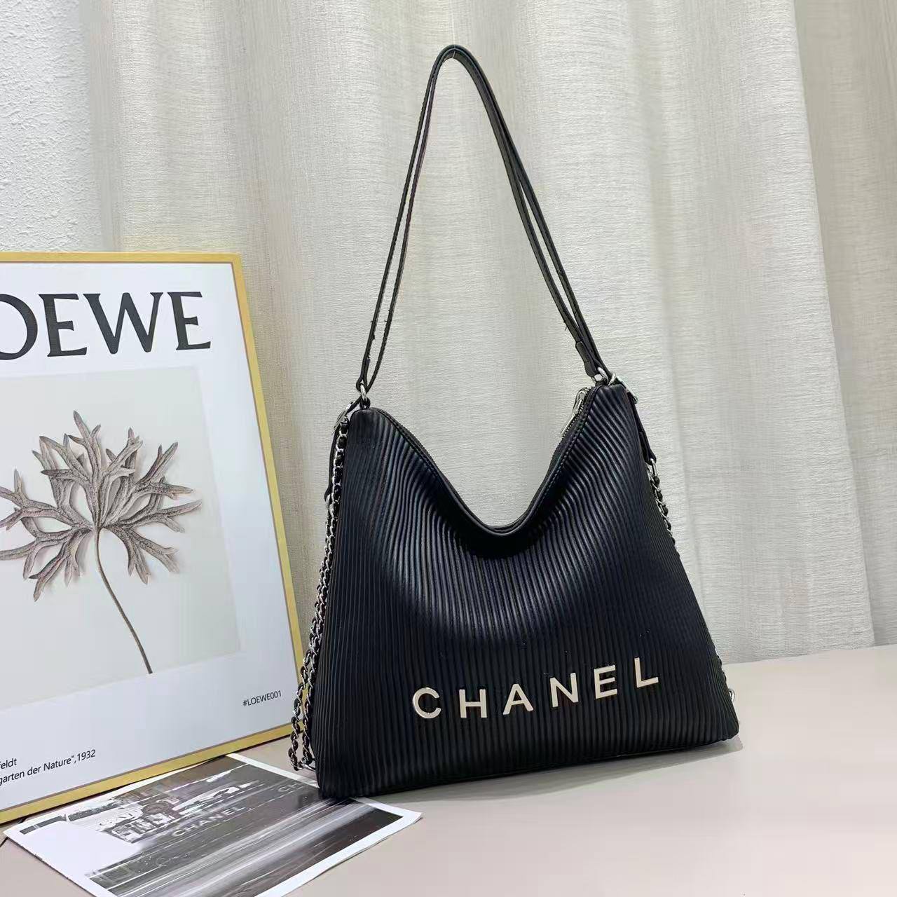 Chanel - Dior
110 dhs✅

Zain143
♥️♥️♥️