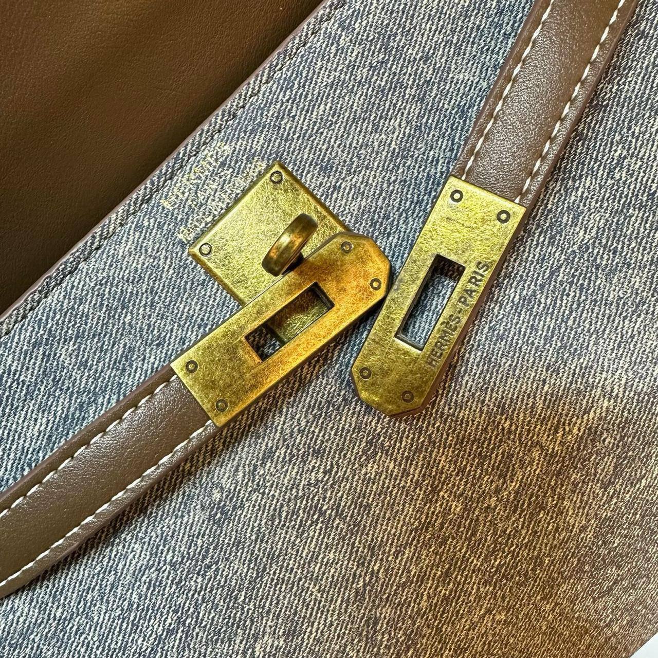 HERMES 
 MEDIUM SIZE GOOD QUALITY  WITH BOX 
100 dhs🇦🇪🇦🇪
Size:24cm

Zain17
♥️♥️♥️
