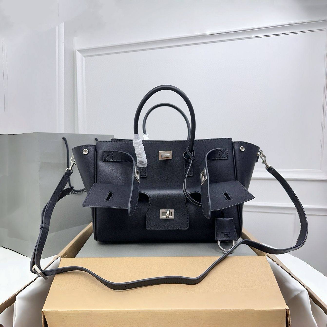 BALENCIAGA

 Bel Air small size copy one 
150 dhs❣️

Zain39
♥️♥️♥️