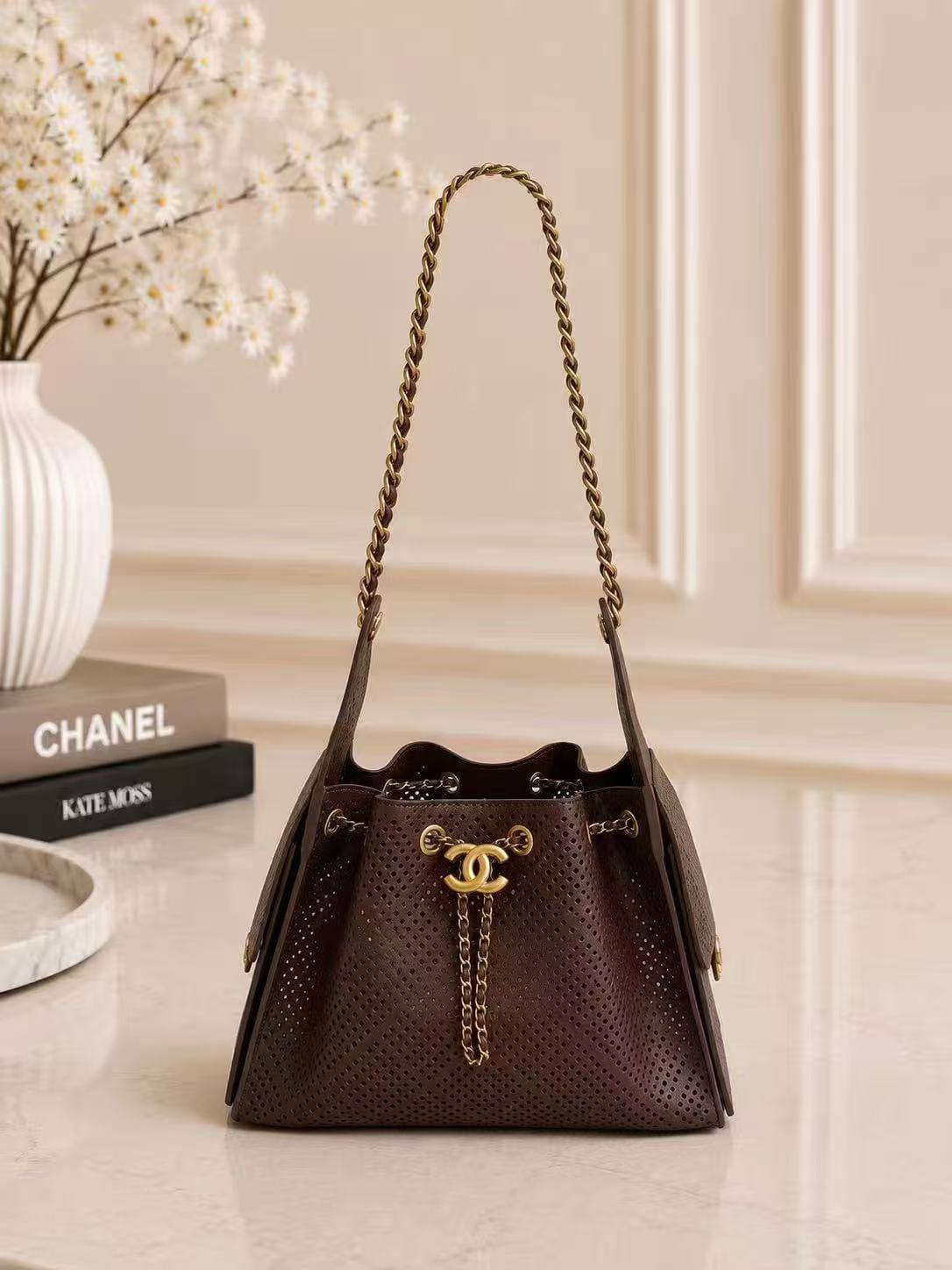 Chanel

High quality
120 dhs🇦🇪🇦🇪

Zain136
♥️♥️♥️