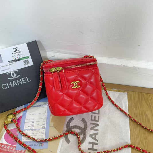 Chanel
13*12*11cm

With box
🎁🎁🎁

65 dhs🪙🖤

Zain17
♥️♥️♥️