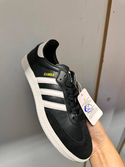 Adidas
Size 36-42 
90 dhs🇦🇪🇦🇪

Zain132
♥️♥️♥️