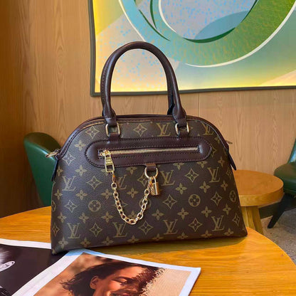 LV
Size 35*cm
Good quality 
120 dhs💓

Zain70
♥️♥️♥️