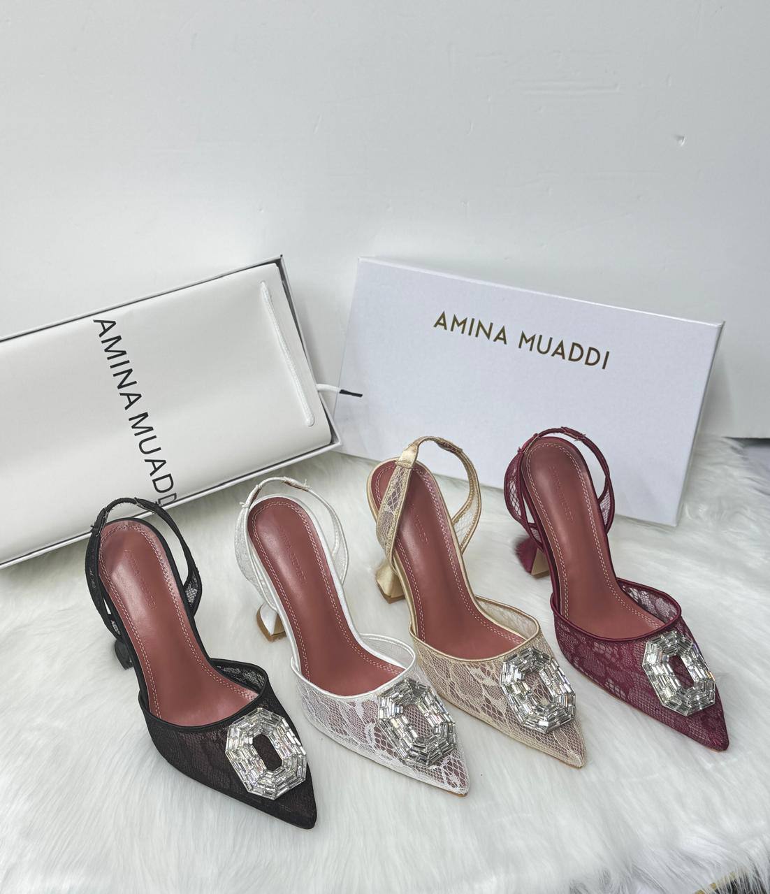 Amina Muaddi
Size 36 to 41
115 dhs🪙💚

Zain21
♥️♥️♥️