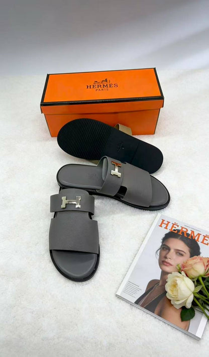 Mens Hermes Slippers 
Sizes 40 to 45 
75 dhs🇦🇪

Zain232
♥️♥️♥️