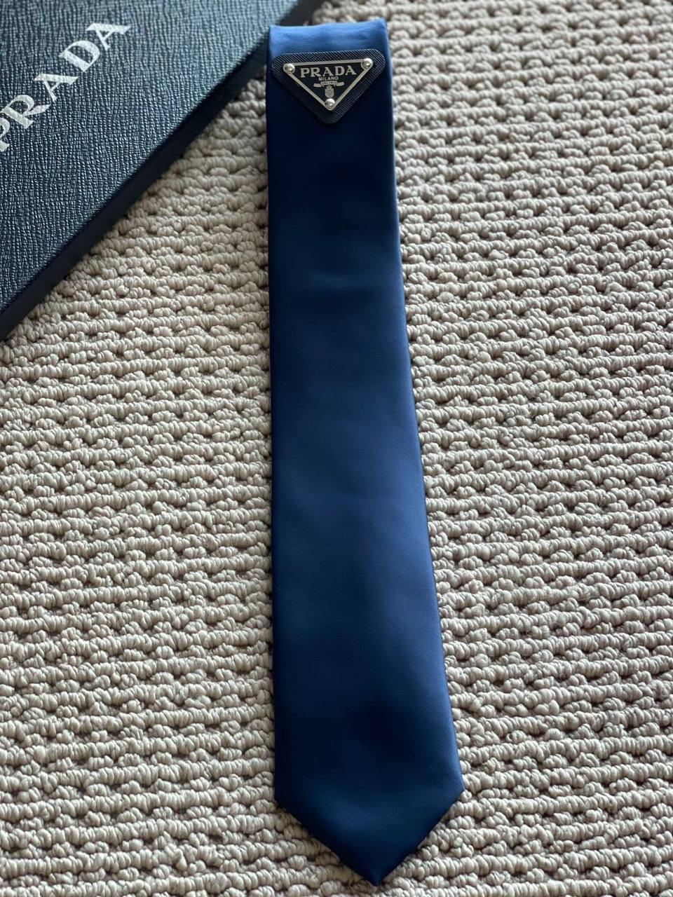 PRADA
TIE
*Master Quality*
180 dhs💓

Zain179
♥️♥️♥️