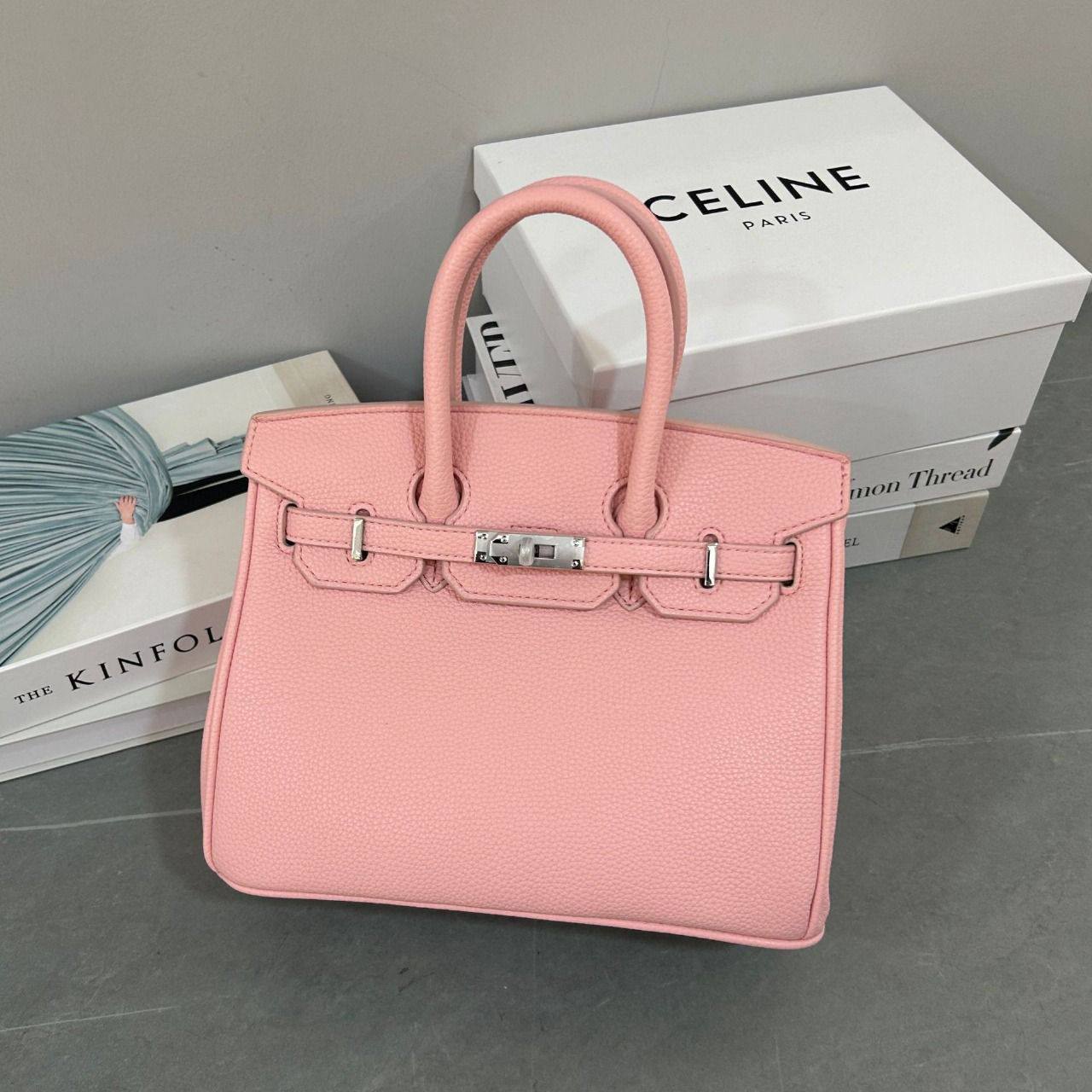 Hermes 
Best quality with box’s 
120 dhs✅
size 25 CM

Zain290
♥️♥️♥️