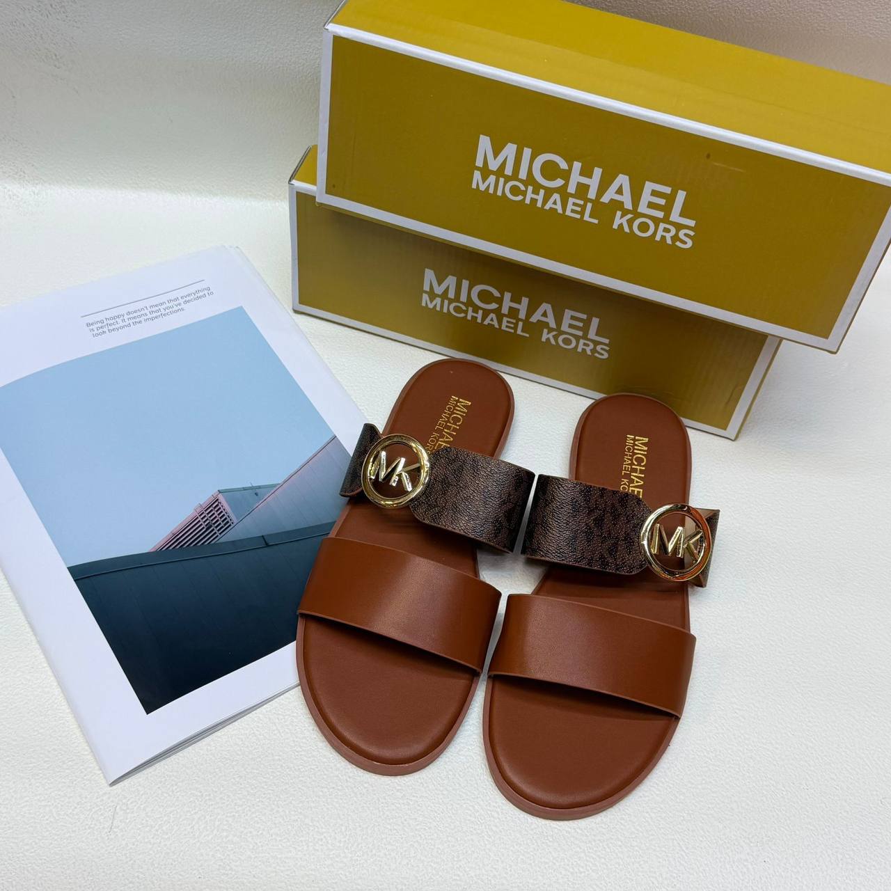 Slippers
Size 36-41
70 dhs✅

Zain236
♥️♥️♥️