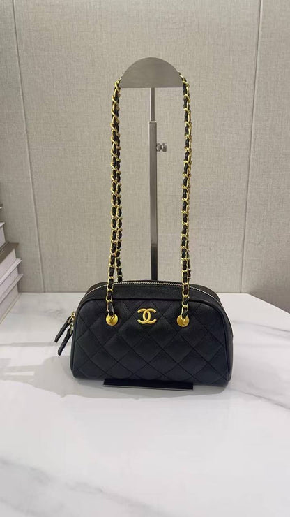 CHANEL

Best quality 
with box

100 dhs🇦🇪🇦🇪
size 21CM

Zain290 
♥️♥️♥️