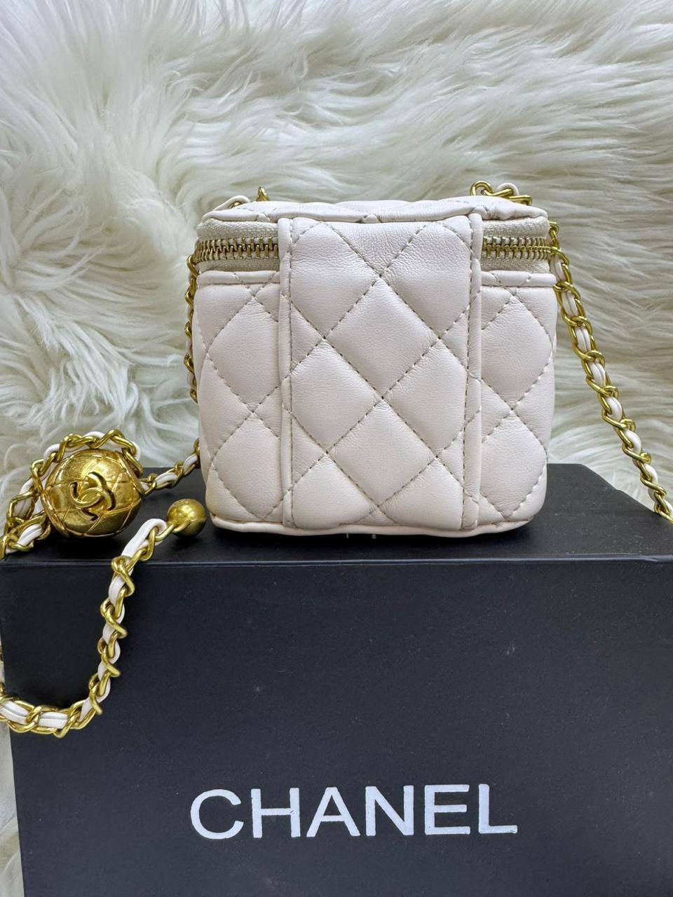 Chanel mini
Size :10 * 8 cm
85 dhs🪙🖤
with box 🎁

Zain115
♥️♥️♥️