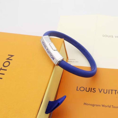 UNISEX BRACELET
LEATHER TYPE
MASTER 💫✨
60 DHS✅
WITH BOX AND PAPER BAG🎁🛍️

Zain89
♥️♥️♥️