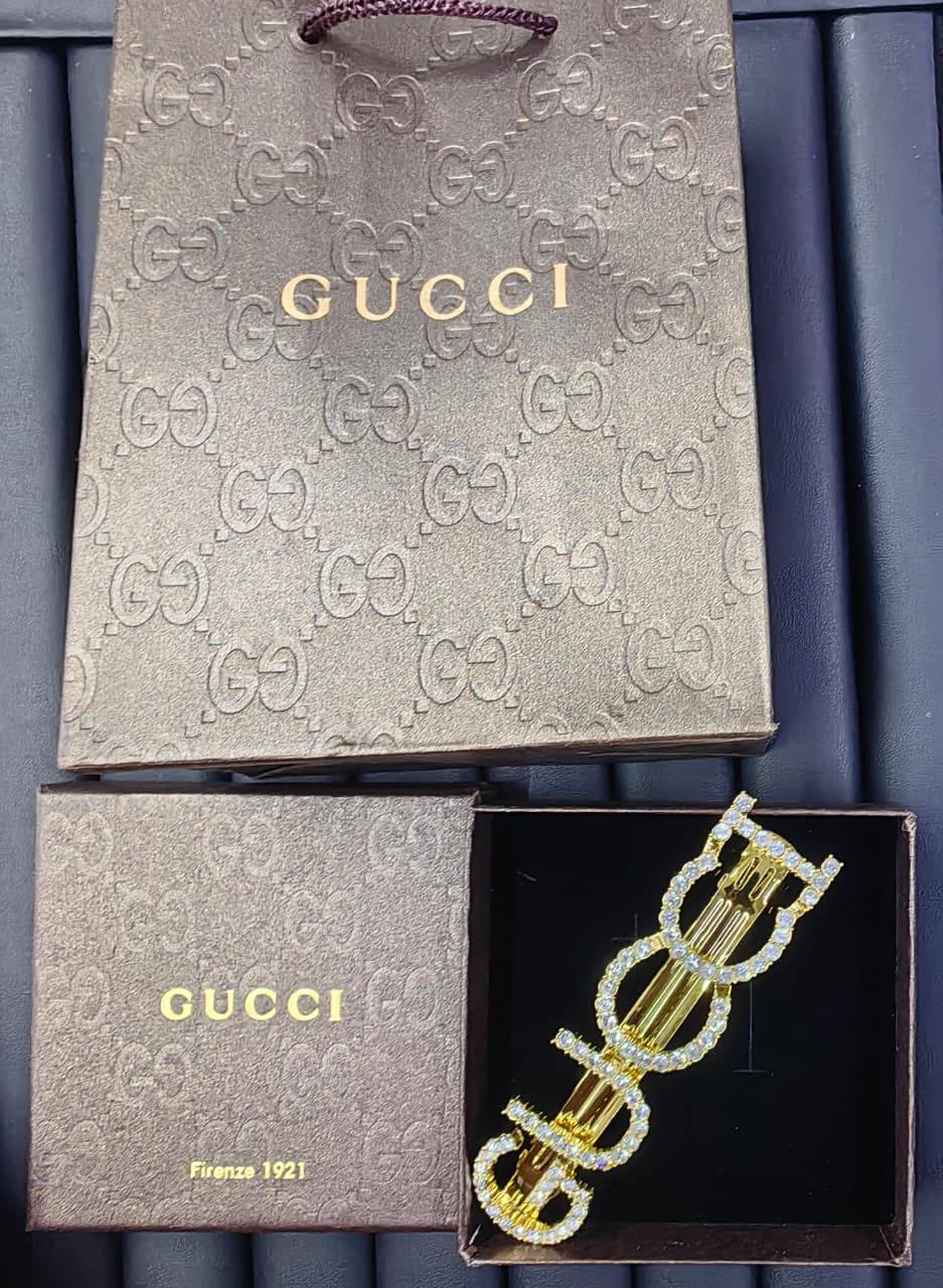 HAIR CLIP 
GUCCI 
MASTER✨💫
WITH SAME BOX AND PAPER 

🎁🎁🎁

BAG 50 DHS✅

Zain89
♥️♥️♥️