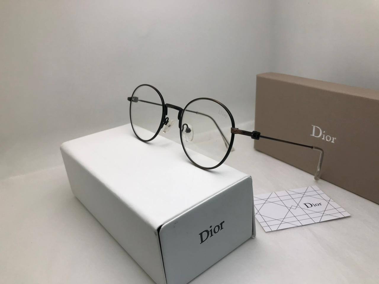 Sunglasses
60 dhs🪙🖤

Zain126
♥️♥️♥️