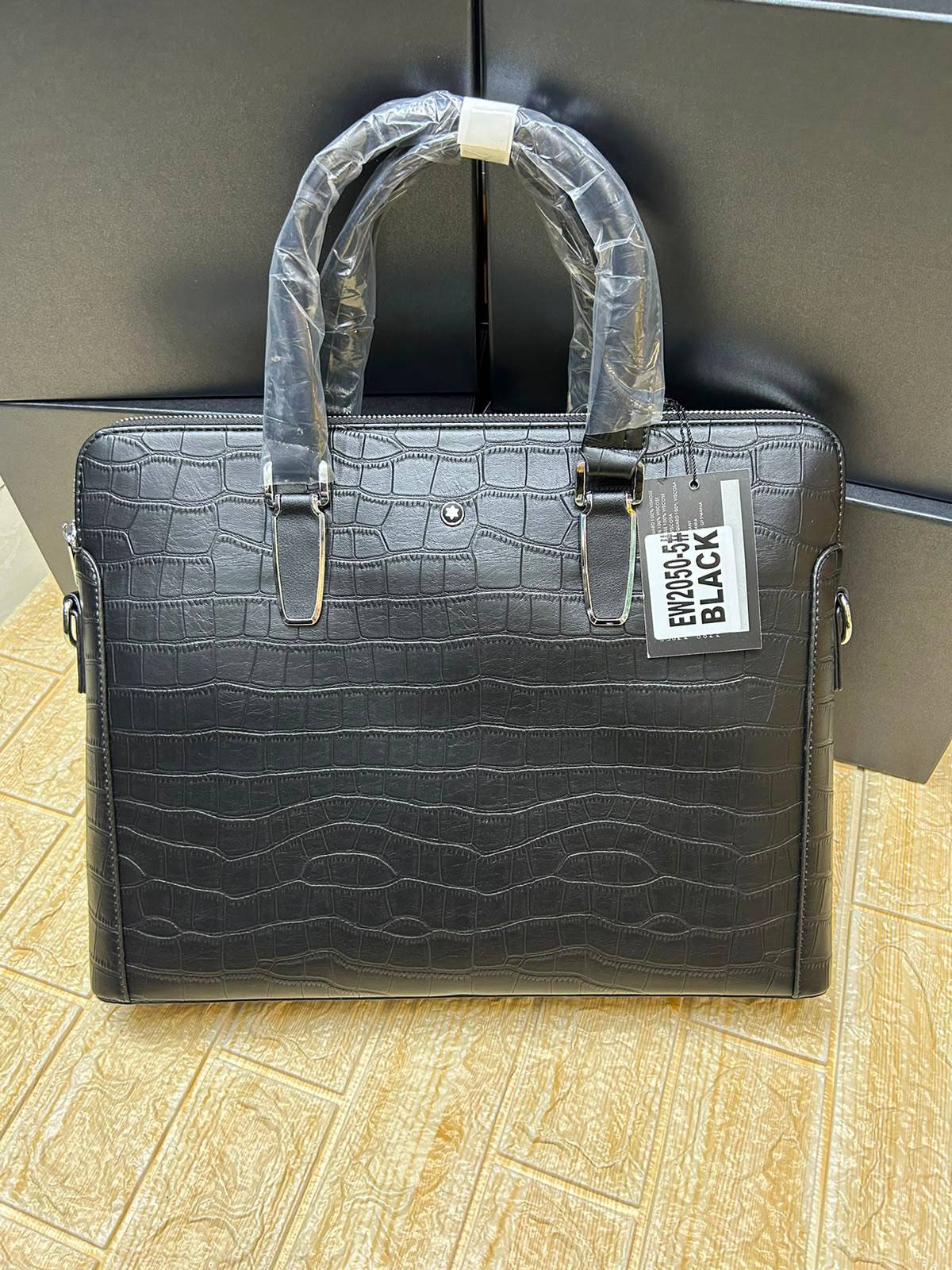Laptob Bags
110 dhs✅

Zain190
♥️♥️♥️