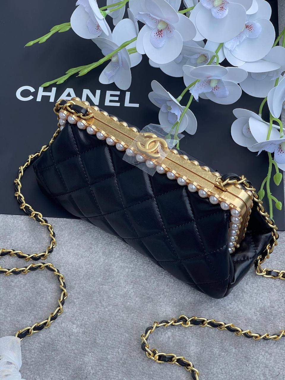 Chanel
with box
230 dhs✅

Zain175
♥️♥️♥️