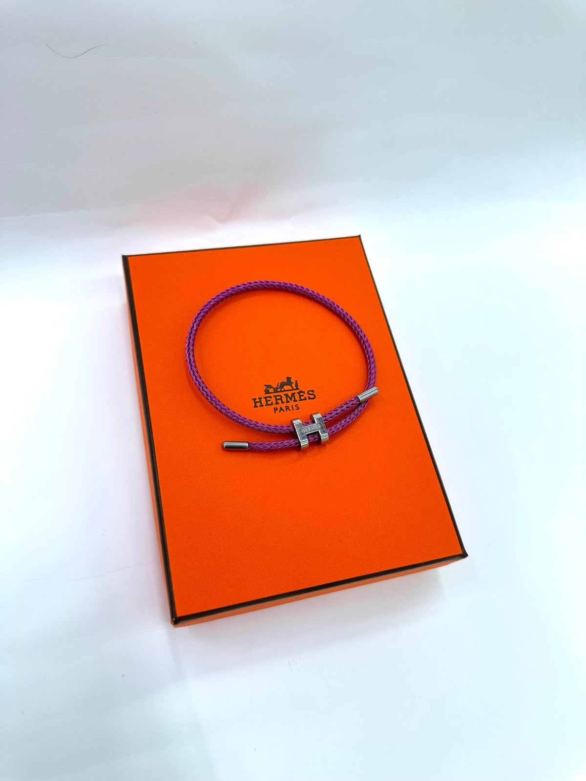 Hermes
Good quality 
Bracelet 
With black boxes
20 dhs🇦🇪🇦🇪

With normal boxes and 
Paper bag
30 dhs🇦🇪🇦🇪

With original boxes
40 dhs🇦🇪🇦🇪

Zain216
♥️♥️♥️