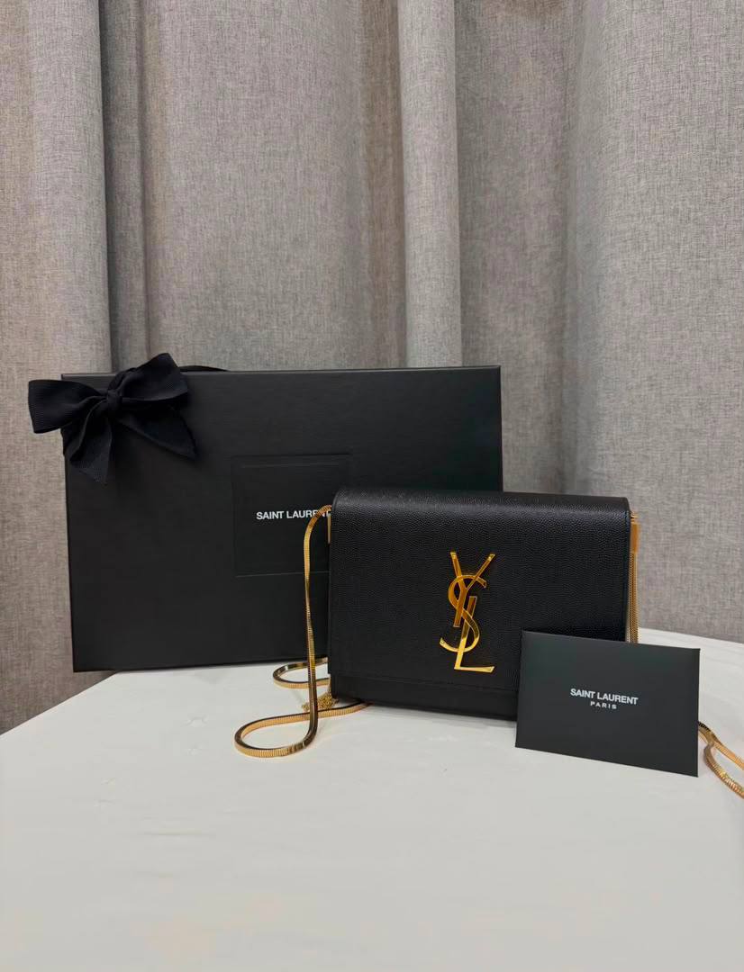 YSL
110 dhs🇦🇪🇦🇪
Size：19CM
good-quality with box

Zain35
♥️♥️♥️