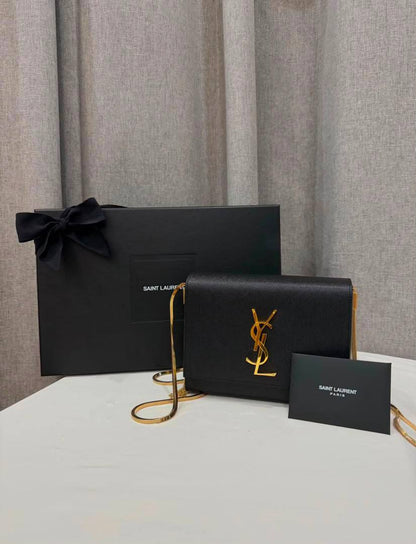 YSL
110 dhs🇦🇪🇦🇪
Size：19CM
good-quality with box

Zain35
♥️♥️♥️