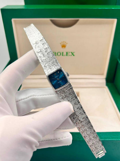 Rolex
350 dhs🇦🇪🇦🇪 
with box  
size：25mm×25mm

Zain85
♥️♥️♥️