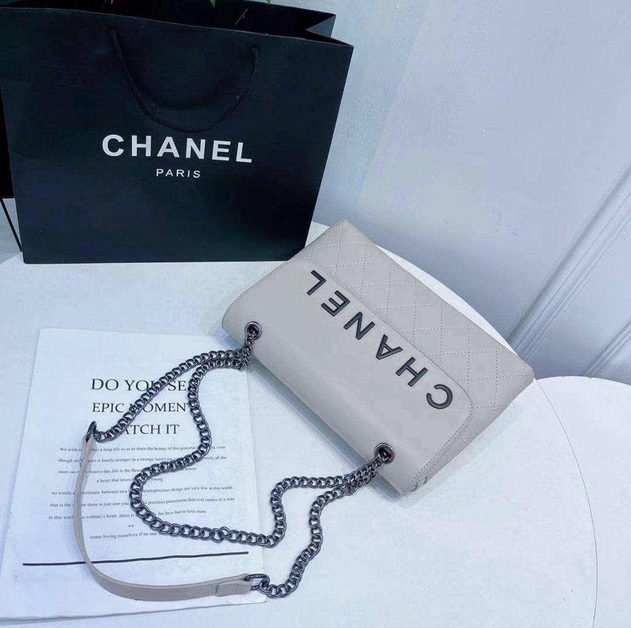 Chanel

105 dhs🌺 

with box
🎁🎁🎁

Zain38
♥️♥️♥️