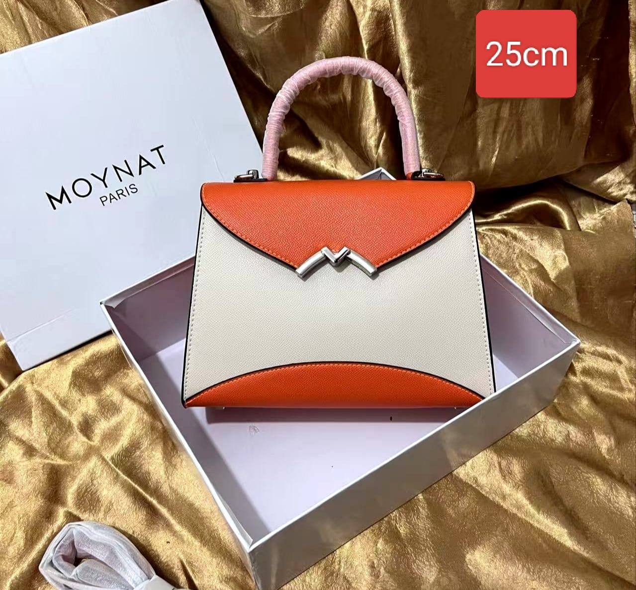 Moynat
110 dhs✅ 
with box 
high quality20cm

Zain26
♥️♥️♥️