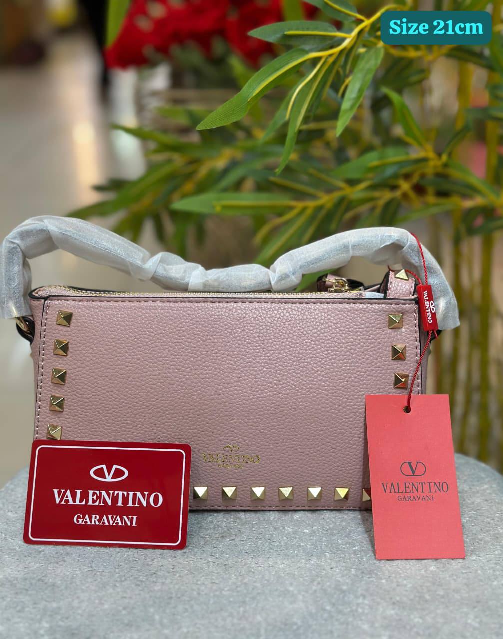 Valentino
Good quality 
with box 🎁🎁🎁

115 dhs💓

Zain186
♥️♥️♥️