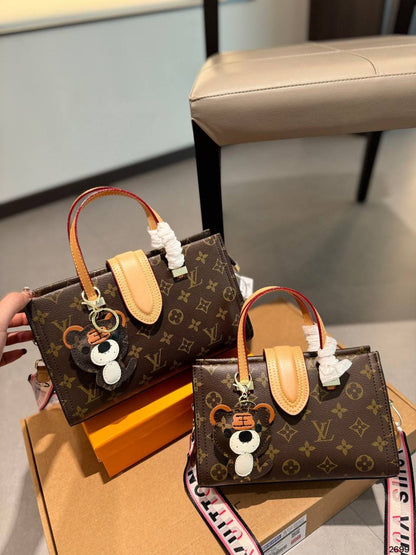LV
Best quality 

with box
🎁🎁🎁

120 dhs✅
size 23CM

Zain290
♥️♥️♥️